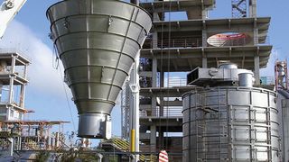 Ein Sprühtrockner kleinerer Leistung (1000 kg/h). Typische Anlagen haben Leistungen von 5 MW und setzen 5 t/h durch. (Bild: Tetra Pak CPS)