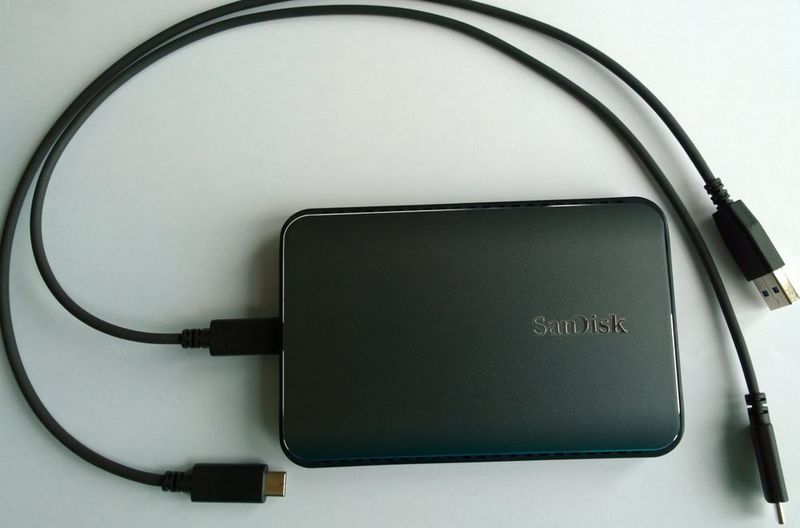 Zum Lieferumfang gehören zwei USB-3.1-Kabel: Eines mit Typ-A- und eines mit Typ-C-Anschluss. (Vogel IT-Medien)