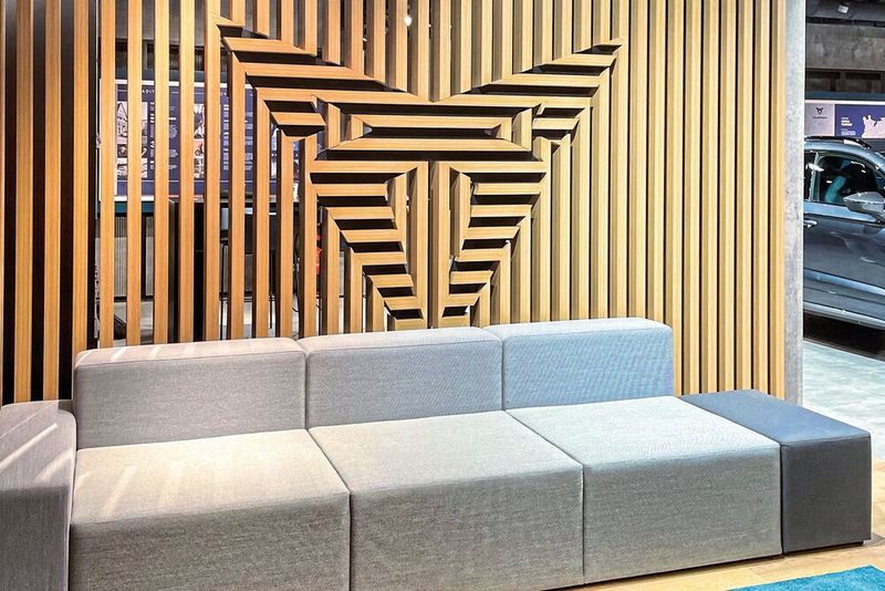 Das Cupra-Markenzeichen („Tribal“) ist allgegenwärtig. (Bild: Seat)