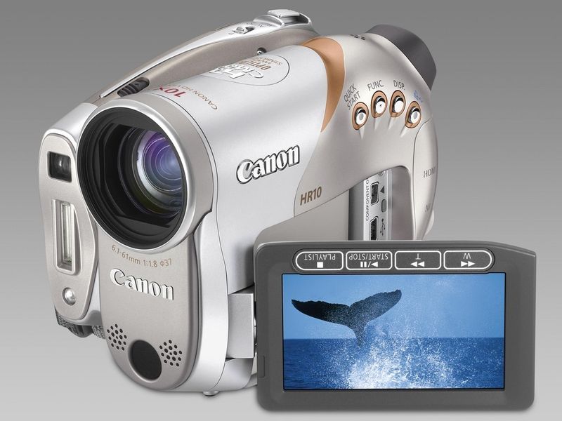 Der Full-HD-Camcorder HR10 ist der erste von Canon mit AVCHD-Technik. (Archiv: Vogel Business Media)