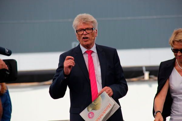 ...und das Handelsblatt. (Reinhold Schäfer)