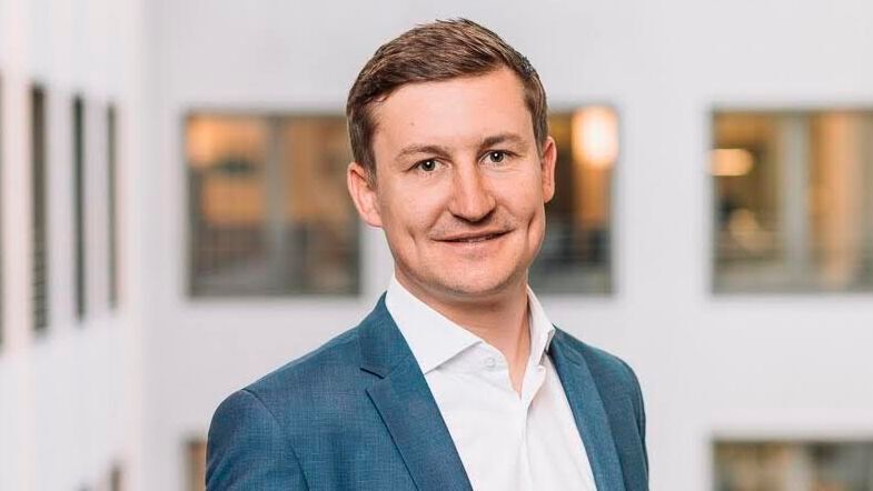 Dr. Christian Weingärtner, der seit Anfang dieses Jahres das operative Geschäft von Ford in der DACH-Region leitet, will das neue amerikanische Image von Ford nicht über neue Möbel in den Handel transportieren. Dr. Christian Weingärtner, der seit Anfang dieses Jahres das operative Geschäft von Ford in der DACH-Region leitet, will das neue amerikanische Image von Ford nicht über neue Möbel in den Handel transportieren.
