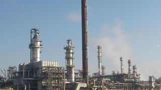 In einigen Prozessanlagen lassen sich bereits bis zu 1000 Wireless-Funksender finden, die über mehrere Gateways verteilt verwaltet werden. Hart-IP wird einen wichtigen Beitrag leisten, den Austausch von Daten und Informationen zu fördern und vor allem zu vereinfachen, womit es die Grundvoraussetzung für die Implementierung von Industrie 4.0 erfüllt. (Bild: Kempf/PROCESS)