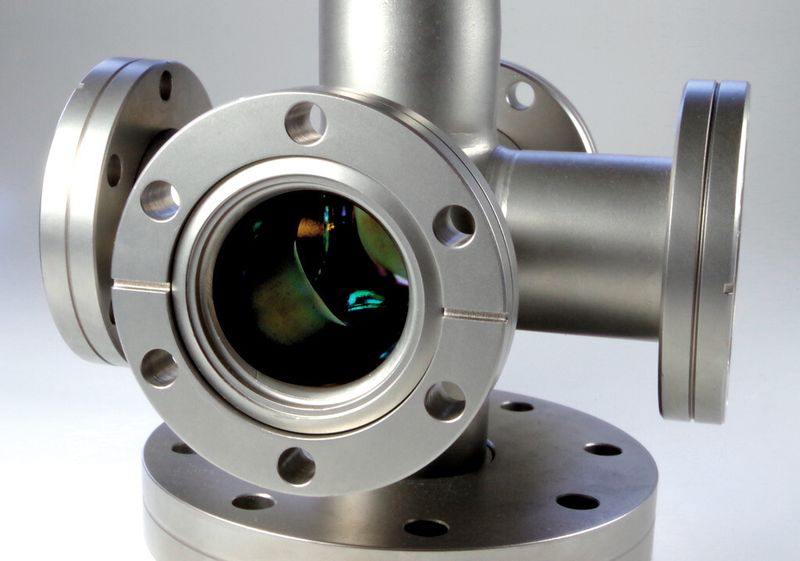 Bild 4: In dem beschichteten Rohrverteiler kann sich Kalk im Innern nicht ablagern. Die Antihaftbeschichtung schützt die Innenwände auch vor Abrasion und Korrosion. (Bild: Surcoatec)