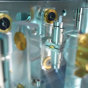 Optik: Blick ins Innenleben eines Ultrakurzpulslasers aus der «TruMicro»-Serie.(Bild:  Trumpf)