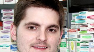 „Mit der Verdreifachung der Chargengröße haben wir den Aufwand für die Dokumentation, die Anzahl der Qualitätskontrollen und Arbeitsstunden sowie den Energieverbrauch reduziert und die reinen Prozesszeiten letztlich um bis zu 30 Prozent verringert.“ Gonzalo Fernández Govantes, technische Leitung Laboratorios Normon. (Bild: Normon)