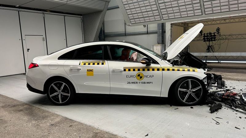 Das Stufenheckmodell des CLA sicherte sich neben dem Gesamtsieg zugleich den Spitzenplatz bei den kleinen Familienautos. (Bild: Euro NCAP)