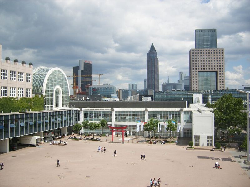 Impressionen von Achema-TV 2012: Auch in diesem Jahr berichtet die Redaktion von der wichtigsten Prozesstechnik-Messe der Welt. An drei Sendetagen heißt es dann: „Kamera an, Ton läuft, Action!“ (Bild: PROCESS)