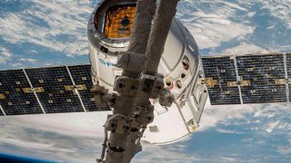 Satellit im All: In einer Weltpremiere haben sich Mobilfunkanbieter Vodafone und der britische Satelliten-Netz-Betreiber Inmarsat zusammengetan, um das Internet der Dinge per Satellit auf der ganzen Welt zu verteilen. (gemeinfrei)