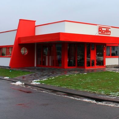 Das Geschäft bei Roth Plastic Technology läuft offensichtlich gut. Deshalb hat man jetzt auch das Angebot in Sachen Service erweitert ... (Bild: Roth Plastic Technology)