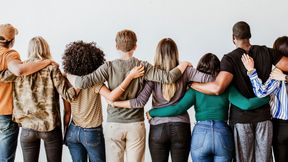 Unternehmen sollten aufgrund des Fachkräftemangels in der IT-Security gezielte Stellenanzeigen schalten, die klar definieren, welche Mitarbeiter sie suchen und welche Vorteile die Position bietet. (Bild: rawpixel.com - stock.adobe.com)