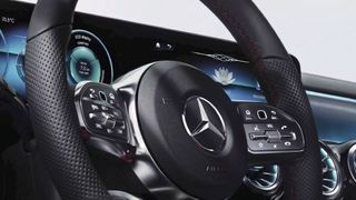 Probleme mit der Lenkungssoftware könnten in potenziell 529.000 Mercedes-Fahrzeugen zum Ausfall der Lenkfähigkeit führen. (Bild: Mercedes)