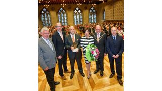 Der Wirtschaftspreis der Stadt Münster wurde im Rathausfestsaal verliehen: (v.l.) Georg Berding, Dr. Thomas Robbers, Preisträger Wolfgang Fritsch-Albert, seine Ehefrau Renate Fritsch-Albert, Markus Lewe und Friedhelm Schade. (Bild: Westfalen AG)
