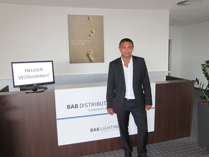 Murat Arpaci, Geschäftsführer der BAB, hieß jeden Besucher herzlich willkommen. (Bild: IT-BUSINESS)