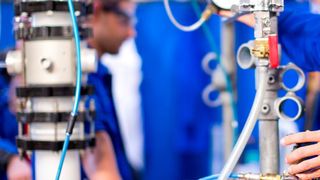 Eine neuartige Prozesskette soll die Synthese der Basis-Chemikalie Methanol aus nachwachsenden Rohstoffen oder Nebenproduktströmen ermöglichen. (TVT/TU Kaiserslautern)