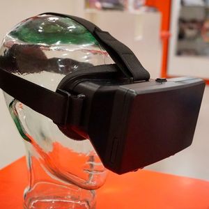 1. Virtual-Reality-Technologie wird in 2016 den Durchbruch schaffen: Dank der Bereitstellung der Hardware durch Facebook Oculus, Sony oder HTC, ergeben sich hier ungeahnte Möglichkeiten für Entwickler. Hohe Erwartungen an eine erneute Disruption der Märkte kommen sowohl aus der Medien-, Sport-, Gaming, Bildungs- als auch Entertainment-Branche. Auch in Sachen Fundraising und Übernahme-Aktivitäten können bereits erste signifikante Transaktionen beobachtet werden.