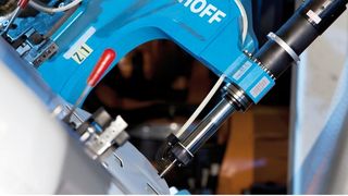 Stanznieten im Trend: Für die Produktion des neuen Audi TT in Ingolstadt lieferte Böllhoff insgesamt 103 Stanzwerkzeuge. Bilder: Böllhoff (Archiv: Vogel Business Media)