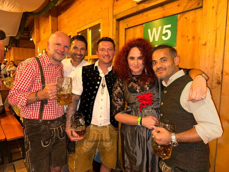 Besa mit (v. l.) Kai Werner (Lenovo), Tino Kiachidis, Andreas Salzmann und Kumar Sanjesh (TD Synnex). (Bild: Vogel IT-Medien GmbH)