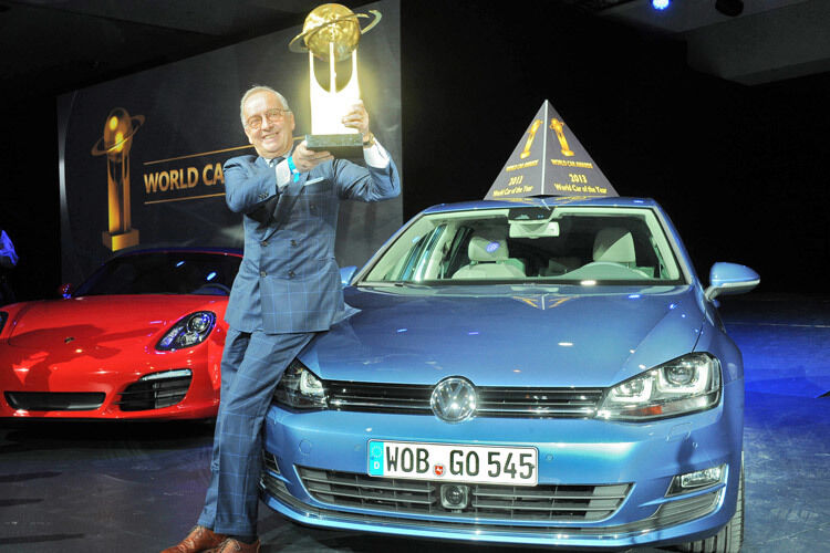 VW-Chefdesigner Walter da Silva freut sich über den Titel „World Car of the Year 2013“ für den Golf VII. (Foto: United Pictures)