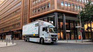 MAN konzentriert sich neben den batterieelektrischen Fahrzeugen auch auf den Einsatz von Wasserstoff als möglichen Treibstoff für seine „Schwergewichte“ im Fernverkehr. (Bild: Auto-Medienportal.Net/MAN)