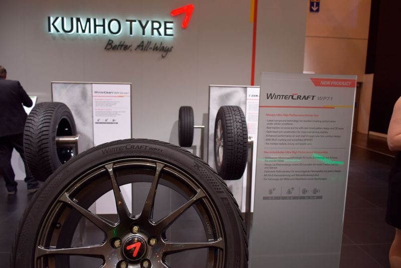 Kumho Tyre präsentierte den neuen Winterreifen Wintercraft WP71, der auch für Sportwagen geeignet ist. (Ottmar Holz)