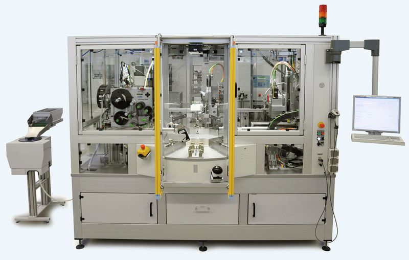 Mit standardisierten Baukastensystemen ist der Kunde flexibel: Aus verschiedenen Modulen stellt er sich die entsprechende Produktionszelle zusammen und automatisiert nach Bedarf.  (Bild: Scheugenpflug)