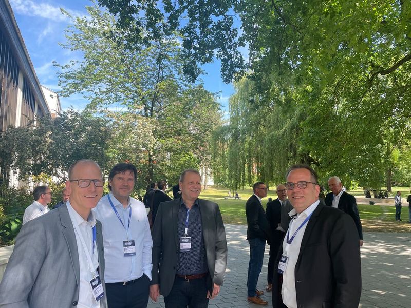 Auch der hoteleigene Park lud zu Gesprächen im besonderen Ambiente ein. (Bild: Vogel IT-Medien GmbH)