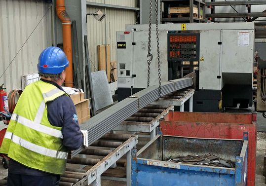 Kasto ist der vierte Sägenhersteller von dem der Stahlhändler und Servicedienstleister Thomas Graham & Sons Maschinen hat. Eine Kastowin A 4.6, die man für einen Großauftrag ins Haus geholt hat, leistet dabei ganze Arbeit. Kasto ist der vierte Sägenhersteller von dem der Stahlhändler und Servicedienstleister Thomas Graham & Sons Maschinen hat. Eine Kastowin A 4.6, die man für einen Großauftrag ins Haus geholt hat, leistet dabei ganze Arbeit.