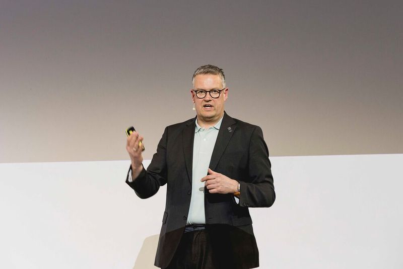 Henning Hamann von der Kanzlei Voigt zeigt die rechtlichen Fallstricke für Werkstätten beim Thema Reparatur von Leasingfahrzeugen auf.(Bild:  Stefan Bausewein)