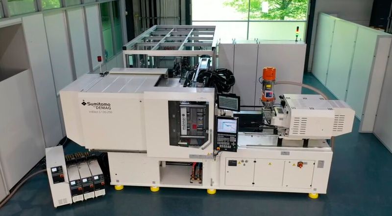 The full turnkey IVD production cell is capable of mass producing 320 million individual IVD components per year. (Sumitomo Demag)