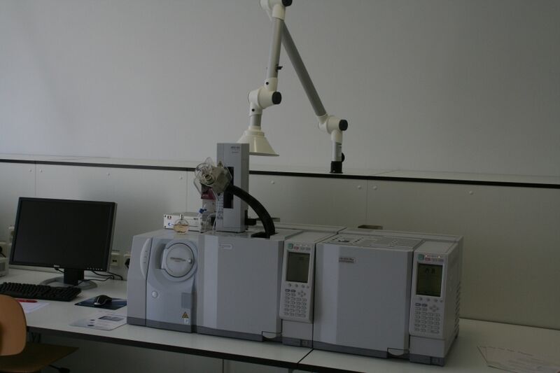 GC/MS-System, das mit einem zusätzlichen olfaktorischem Detektor ausgestattet ist. (Bild: Platthaus/LABORPRAXIS)