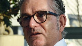 Burkhard Weller: „2015 haben wir 16.728 Neuwagen und 34.113 Gebrauchtwagen verkauft. Damit haben wir nicht nur ein sehr gutes Verhältnis von eins zu zwei erreicht, sondern auch unser Ziel von 50.000 Einheiten deutlich übertroffen.“  (Foto: Michel)