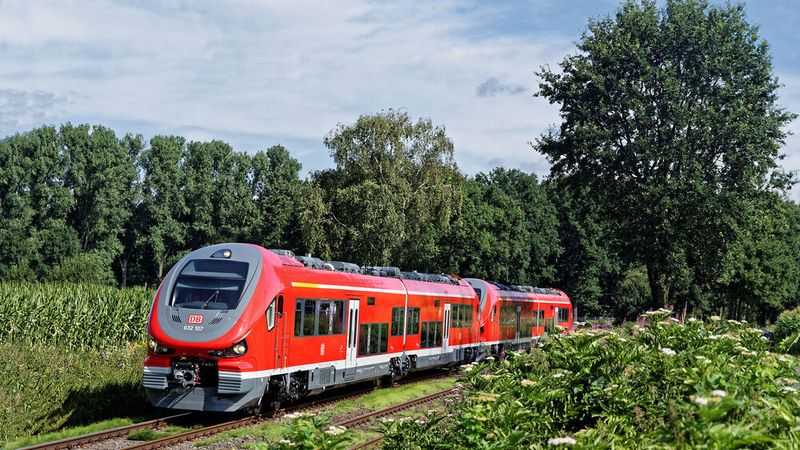 Finanziell lohnt sich das Deutschlandticket erst bei mehreren Touren im Monat.(Bild:  Deutsche Bahn AG/Marcus Henschel)