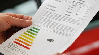 Für die Pkw-Label gemäß der Pkw-EnVKV liegen neue Kraftstoff-Basispreise vor. (Foto: Deutsche Energie-Agentur)