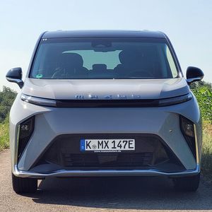 Den Antrieb übernimmt ein 180 kW starker E-Motor an der Vorderachse(Bild:  Wehner - VCG)