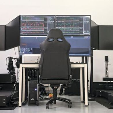 Prosimu entwickelt hochdynamische Bewegungssimulatoren für Motorsport, Luftfahrt und Industrie und setzt dabei auf Verbindungslösungen und konfektionierte Kabelsätze von Lapp. (Bild: Lapp)
