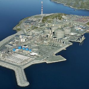 Luftbild der gesamten Erdgasanlage auf der Insel Melcøya.