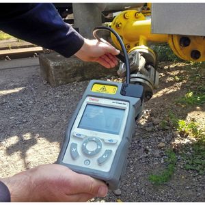 Abb. 1: Ein mobiles Ramanspektrometer eralubt die mobile Kontrolle von Flüssiggasen direkt vor Ort