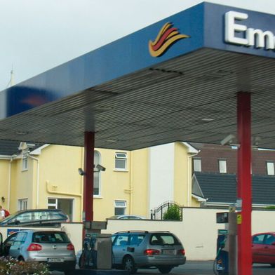 Wieder alles beim Alten in Irland (bis auf die Preise): Wie bereits vor der Einführung von E10 gibt es dort an Tankstellen seit 1. Juli 2023 nur mehr eine Sorte Benzin. E5 wurde zugunsten von E10 abgeschafft. (Bild: Dominsky)