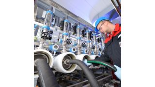 Am Produktionsstandort von Lanxess in Bitterfeld wird zur Qualitätssicherung jedes einzelne Lewabrane-Produkt in einem Elementtester überprüft (Lanxess)