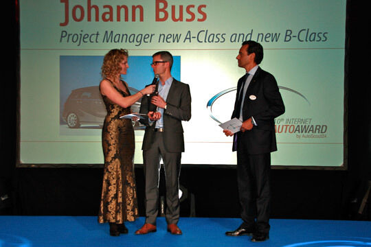 Daimler räumte zweimal ab. Die Trophäe in der Kategorie Vans für die B-Klasse holte sich Projektmanager Johann Buss ab. (Autoscout 24)