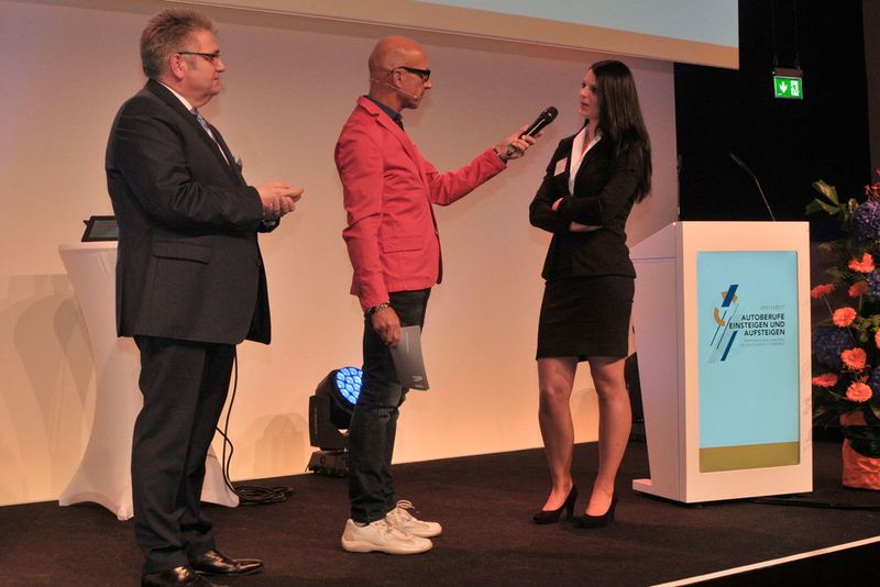 ... und schließlich präsentieren Uwe Gehrmann und Julia Münch das Autohaus Wicke.  (Zietz/»kfz-betrieb«)