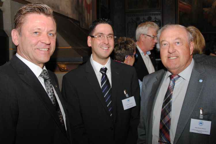 Technischer Austausch: (v. li.) ZDK-Vizepräsident Wilhelm Hülsdonk, ZDK-Geschäftsführer Neofitos Arathymos und Hans-Werner Norren, Präsident des Kfz-Gewerbes Rheinland-Pfalz. (Foto: Baeuchle)