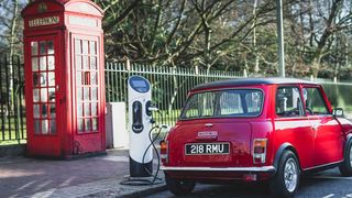 Wer sich nach der ikonischen Mini-Ästhetik sehnt, aber auf saubere, moderne Technologie Wert legt, ist mit der britischen Swind-Version gut bedient. (Swindon Powertrain)