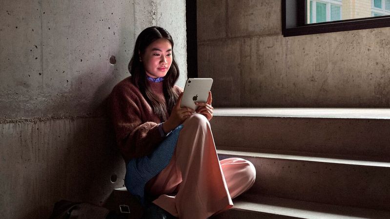 Das neue iPad mini ist mit 5,4 mm dünner und mit 255 g leichter als das Vorgängermodell. Ausgestattet ist es mit der leistungsstarken A20-Pro-CPU von Apple.(Bild:  Apple)