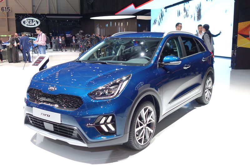 Aufgehübscht und technisch aufgewertet haben die Koreaner den Niro Hybrid …  (Wehner/»kfz-betrieb«)