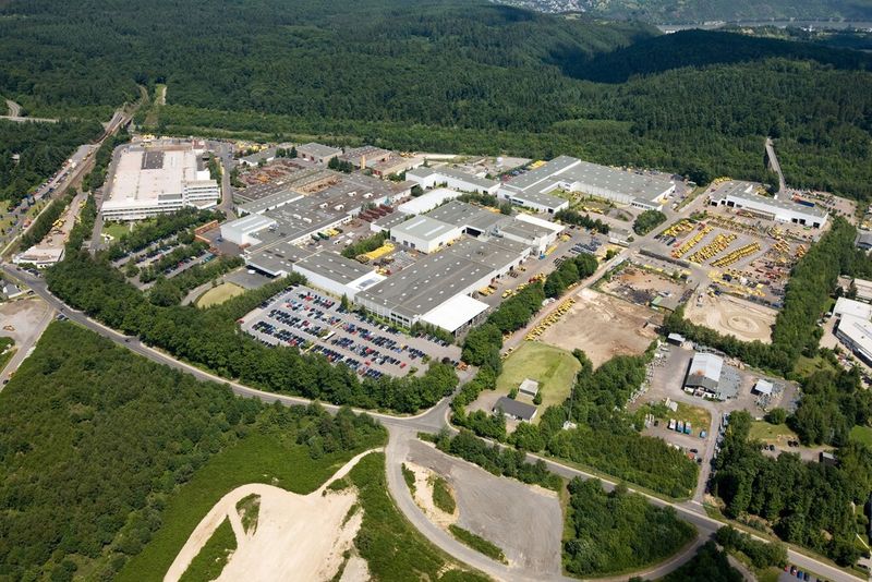 Bomag ist Weltmarktführer auf dem Sektor der Verdichtungstechnik und stellt Maschinen für die Erd-, Asphalt- und Müllverdichtung, Stabilisierer/Recycler sowie Fräsen und Fertiger her. (Bild: Michael Jarmusch)