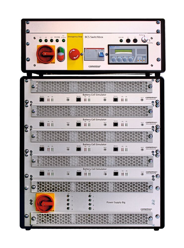 Batterie-Zellen-Simulator und -Emulator BCS12-FULL für 48 Zellen von Comemso, mit Fehlersimulation und µA-Strommessung, für Tests von Batterie-Management-Systemen (BMS), erweiterbar auf bis 200 Zellen. 