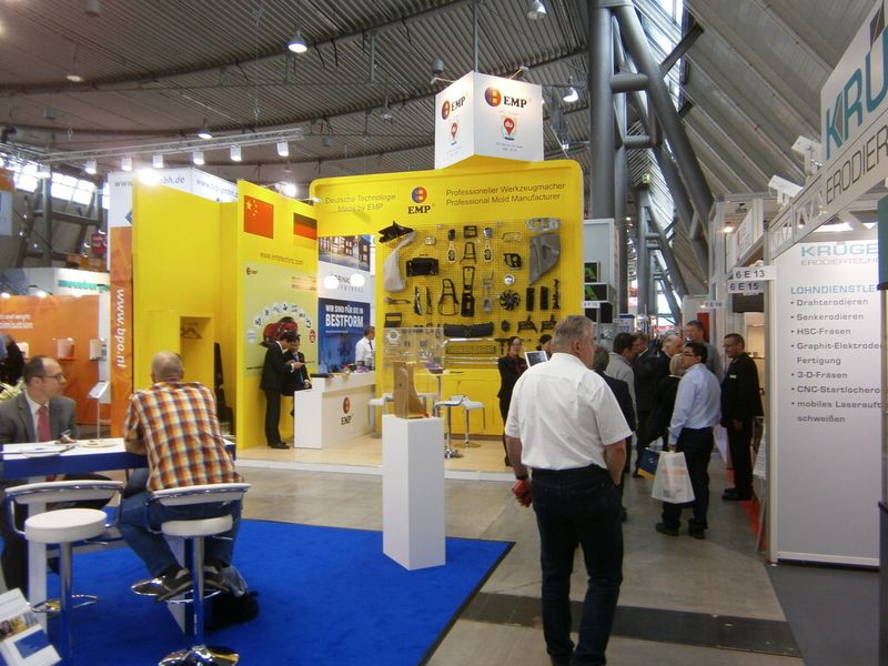 Und ab hier erleben Sie immer wieder, was es sonst noch so auf der Premiere der Moulding Expo zu erleben gab. Mit dabei sind ein Trabi, ein BMW i8, diverser Boliden der Formula Student, ein Rennsimulator, Bauteile, Werkzeugmaschinen und vieles Mehr...die Moulding Expo hat gemäß den Aussagen der Initiatoren ihr Versprechen erfüllt, der Branche eine neue, optimierte Präsentationsplattform zu bieten. (Bild: Königsreuther)