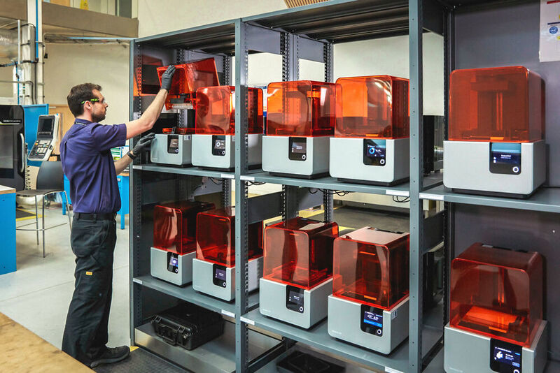 Die Bohrkappen wurden auf der neuen 3D-Druckstation des AMRC hergestellt. Diese besteht aus einer Flotte von 12 Formlabs-Druckern und zwei Stereolithografie-Druckern. (Formlabs)